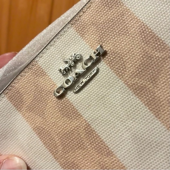 Lg Coach Zip Wristlet NWT - Picture 5 of 8